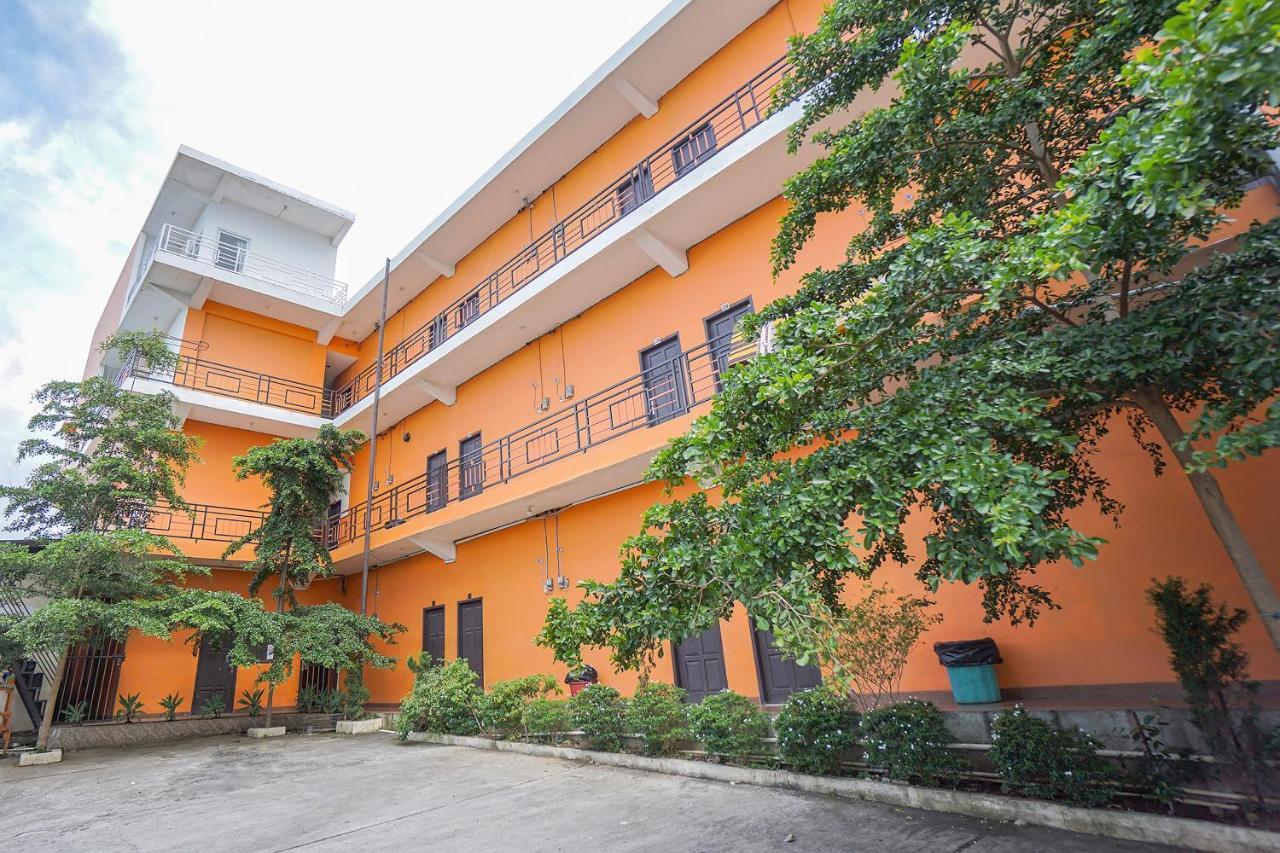 Hotel Super Oyo 2639 Oxy Townhouse Manado Exterior foto